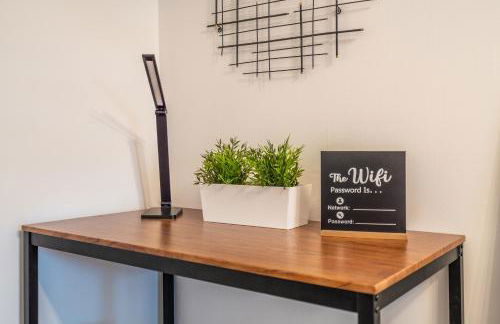 Cozy Studio w/gated parking - Photo 12