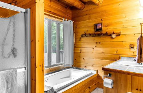 Secluded Cabin with Fireplace and Games in Lily Bay Township, Maine - Foto 41