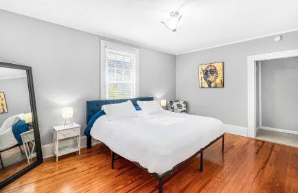 Homey Lodge - Cozy home / Walk to Revolution Mill / Near Downtown / Perfect for groups and family / Free parking - Foto 6