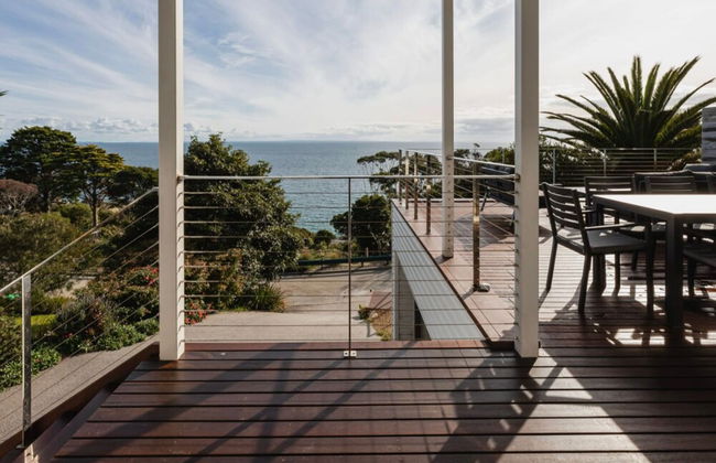 Clifftop Luxury With Spectacular Ocean Views - Photo 23