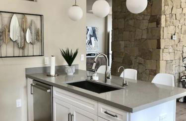 TOP 1 Percent Home! Hideaway w Heavenly Mountain views - Foto 18