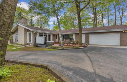 Beautiful private home in the woods BONUS Hot Tub - Foto 33