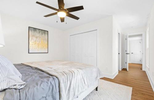 Modern 4 Bed in Quail Hollow - Foto 12