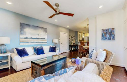 Water-View Condo with Balcony, Smart TVs, Washer/Dryer and Pool - Foto 7
