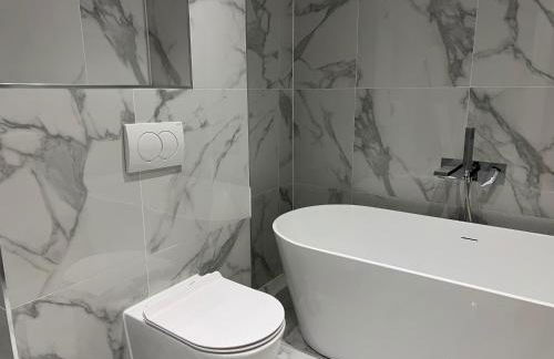 Moonlight Lodge - 4 bedroom Barn with Hot Tub! - Foto 12