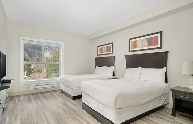 Breathtaking Bliss 2BR Penthouse - Photo 10