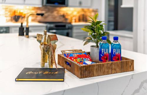 Waterfront Home with Views - Hot Tub & Movie Theatre - Foto 17