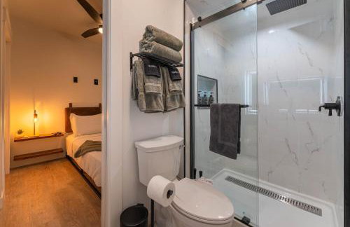 Artisan Oasis-hot Tub Fire Pit 8bd Whole House - Photo 43