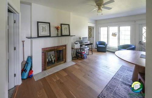 Lakefront estate with breathtaking views and pier! - Foto 11