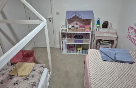 The Aylesbury Home Retreat - 3 Bed Home with Garden & Free Parking - 2 Bedrooms - Foto 5