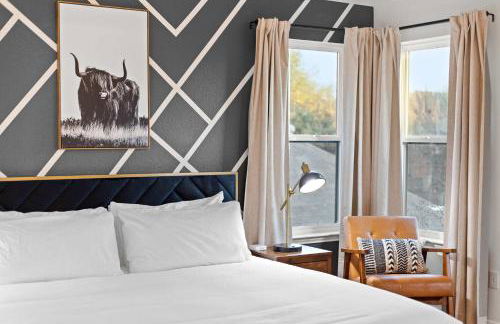 5BD Getaway w Pool Patio Firepit Mins to DT - Photo 16