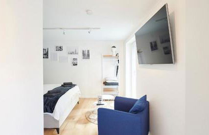 Stilvolles Apartment ruhig, 24-7 Self-Check in, WLAN top, Parkplatz an der Strasse, Bushaltestelle vor Haus - Foto 6