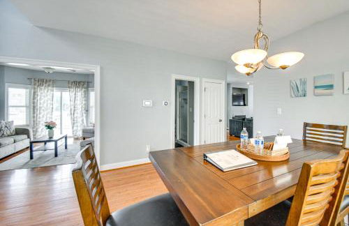 Walk to Public Beach Access Norfolk Family Home - Foto 7