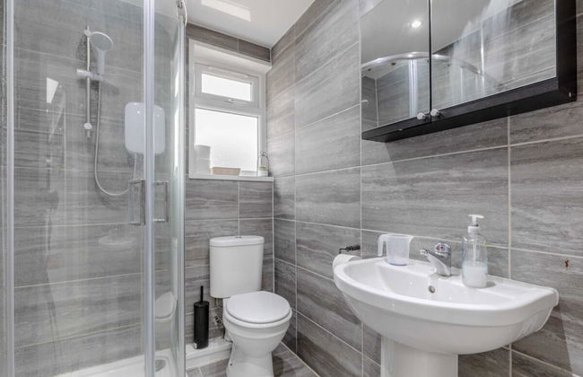 Spacious & Newly Renovated 4BD House East Ham! - Foto 33