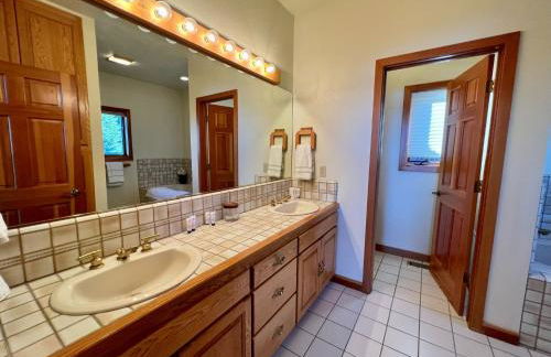 Sierra Lake View at Rubicon by Tahoe Getaways - 3 BR, Panoramic Lake Views, Private Hot Tub & Private beach! - Foto 10