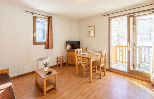 Awesome Apartment In Saint-Pancrace - Foto 9