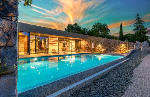 Luxury Jerini Estate - Photo 1