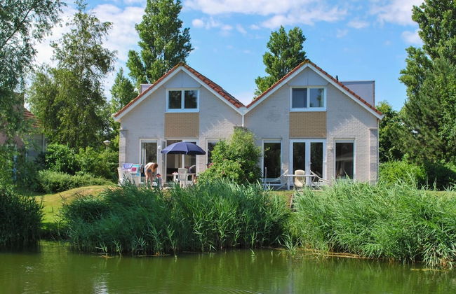 Holiday Home on the Water in Friesland - Foto 25