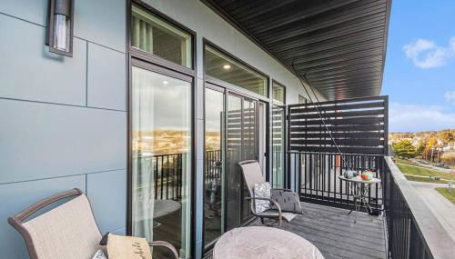 Luxurious Midtown Retreat with Elevator Access - Foto 4