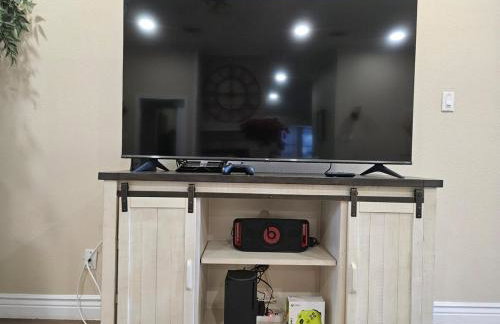 DFW Family Fun Retreat Game Room Pool Table Air Hockey Arcade Work Space Grill BBQ Firepit - Foto 55