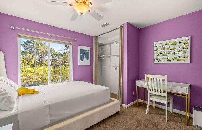 Spacious Retreat w Modern Decor and Private Yard - Photo 9