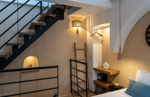 Mosaic Luxury Home - Photo 17