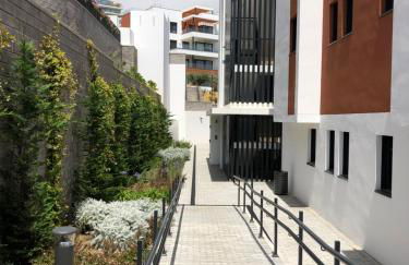 Luxury 3 Bedroom Apartment 300m from the Beach - Photo 37