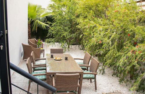 Modern villa with a private pool - Foto 8