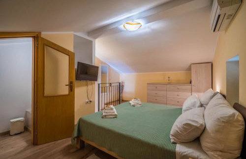 LUXURY VILLA ON SPACIOUS PRIVATE PROPERTY - Photo 27