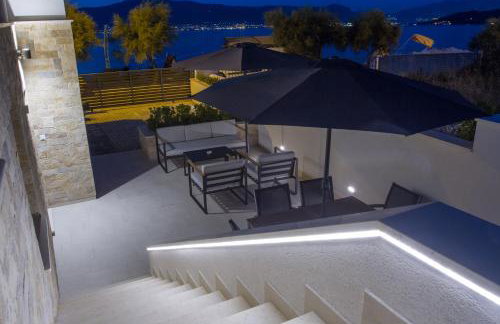 Luxury Poolside Villa - Photo 38