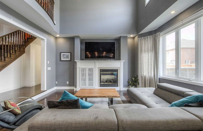 Luxury Retreat Modern Spacious 4 Bedroom Home - Photo 7