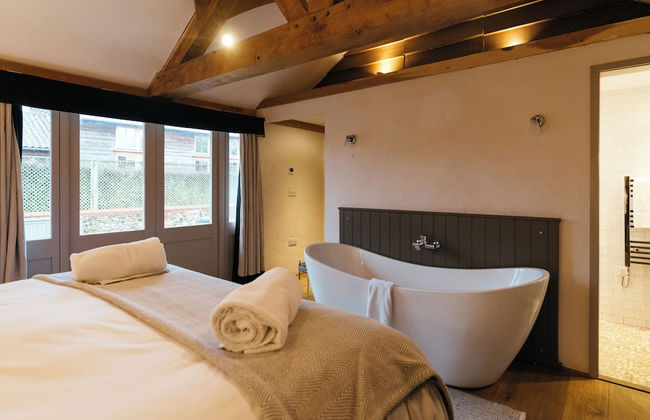 Retreat East - Photo 40