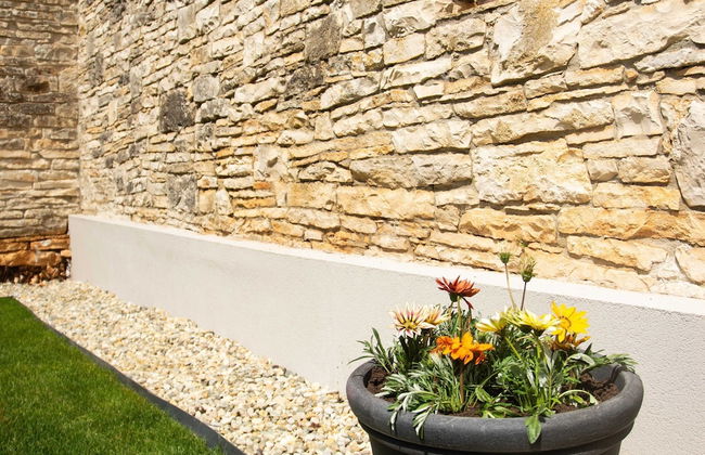 The Poolside Stone House in Bale - Foto 33