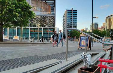 Luxury Private Room with Living Area Wembley Stadium View - Photo 60