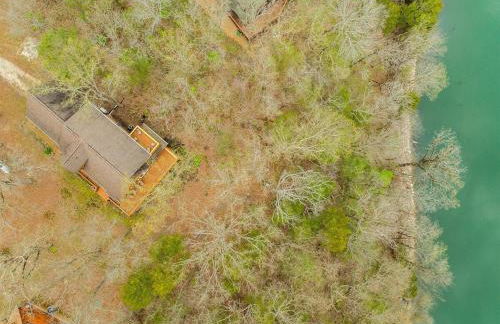 Remodeled Lakefront Cabin, shuffleboard, Starlink - Foto 13