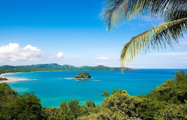 Beautiful Condo in Peaceful Cliffside Location with a Private Balcony & Stunning Ocean and Mountain Views - Foto 18