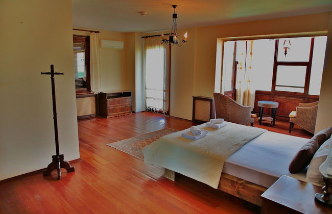 The Mira House - Photo 17