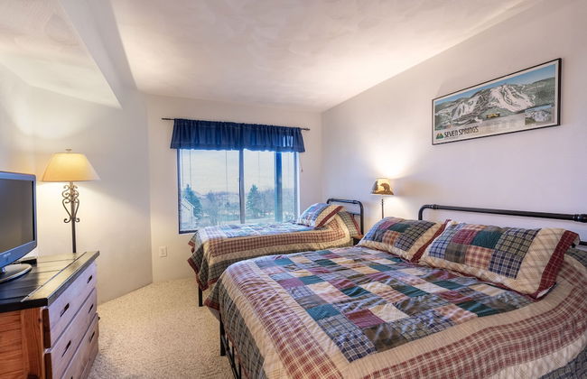 Seven Springs 2 BR Condo - Deck and Mountain Views by RedAwning - Foto 4