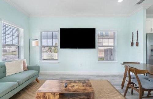 Walk to downtown seafood market Bay views - Foto 5