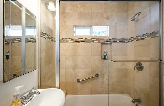 Comfortable Home Near LA With Full Kitchen & Laundry - Foto 18