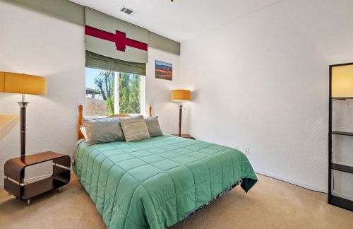 Manzanita Manor-Whimsical art & near downtown - Foto 44