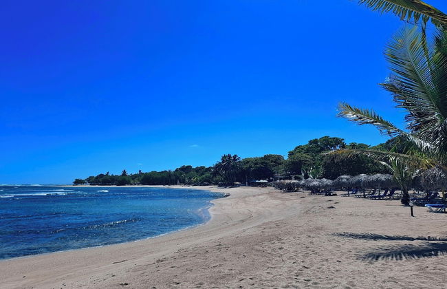 Costambar Ocean Breeze - Beachfront Apartment With Pool - Foto 11