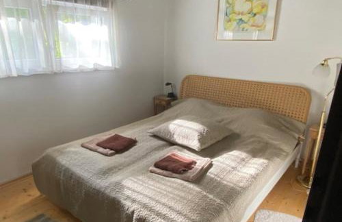 Lakeside holiday home with private garden - Foto 8