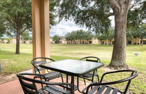 Disney World Cinderella Castle Lazy River Pool & Game Room - Foto 14