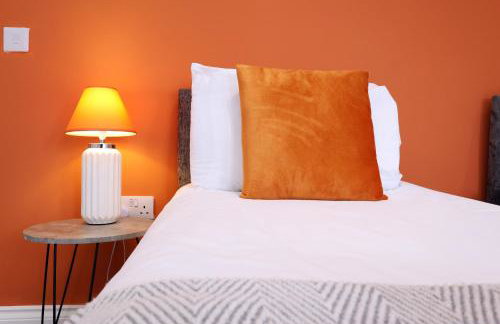 large 2 bed central apartment with balcony and private parking - Foto 58