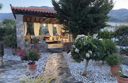 A wooden house in Kardamyla - Foto 25