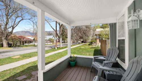 Charming, Historic! Walking Distance to Town! - Photo 2