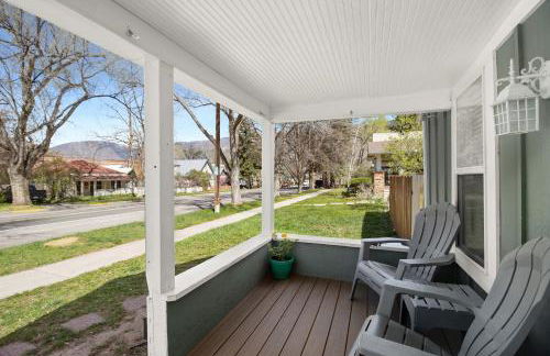 Charming, Historic! Walking Distance to Town! - Photo 2