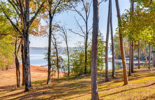 Dock and Views Family Retreat on Lake Hartwell! - Foto 12
