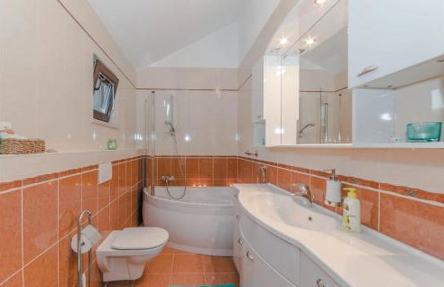 1 Bedroom Awesome Apartment In Kolan - Photo 16